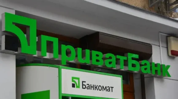 Технічний збій у ПриватБанку зупинив платежі та перекази