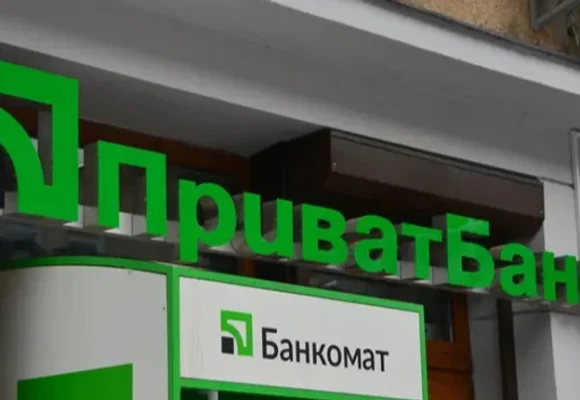 Технічний збій у ПриватБанку зупинив платежі та перекази