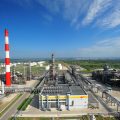 Удари українських дронів зупинили роботу двох великих російських НПЗ