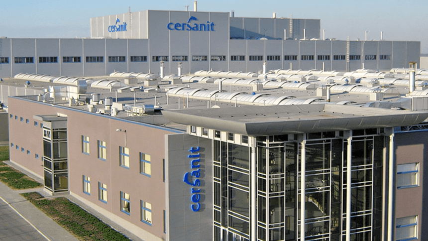 Російські безпілотники завдали удару по керамічному заводу Cersanit у Звягелі