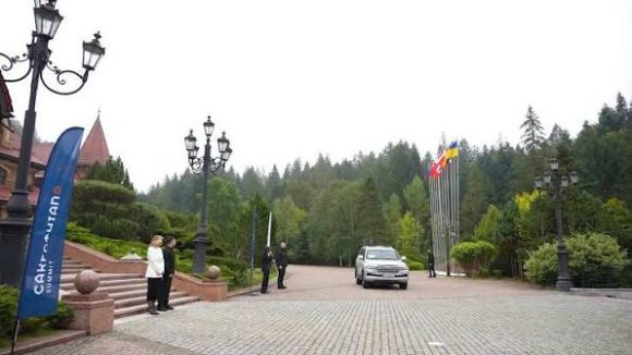 Економічна співпраця та відбудова України стане основою нової ініціативи C8