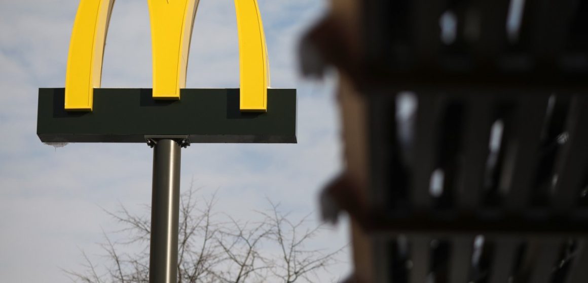 McDonald’s в Україні тимчасово зменшує асортимент через атаку на склад логістичного партнера